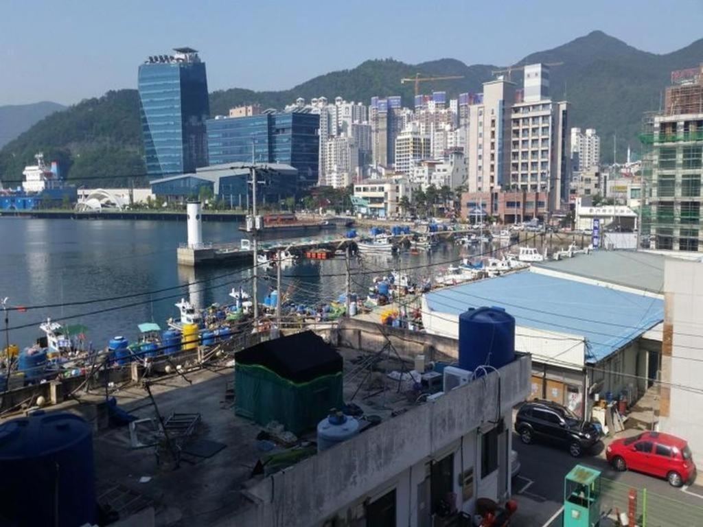 Geoje Win Hotel Екстериор снимка