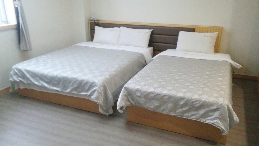 Geoje Win Hotel Стая снимка