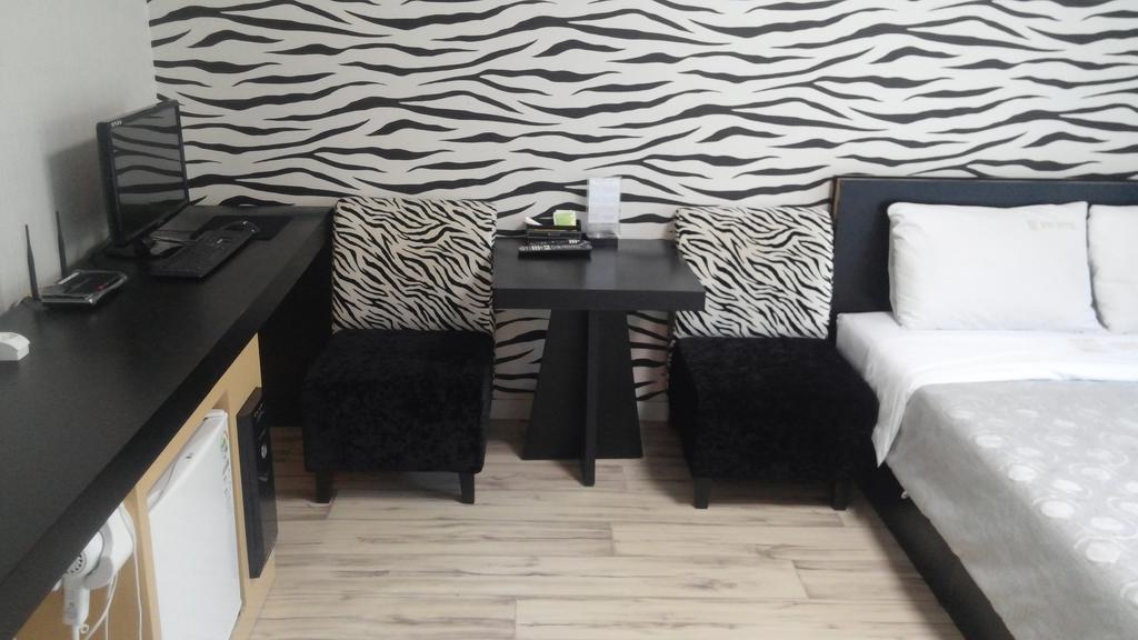 Geoje Win Hotel Стая снимка